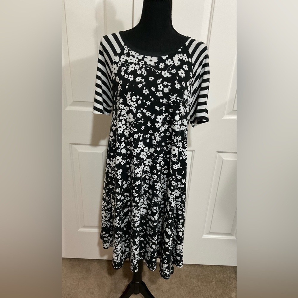 LuLaRoe M Black & White Floral Midi Carly Dress with Striped Sleeves
